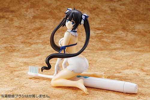 Hestia Figure with Pillow 4